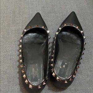 Authentic Black Valentino Rock Stud Flats 🖤